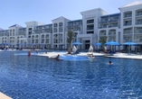 Verbringen Sie entspannte Stunden an den Pools des Resorts. 