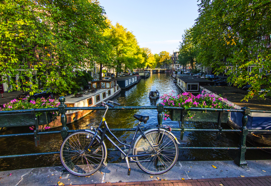 Auch eine Fahrradtour durch Amsterdam lohnt sich.