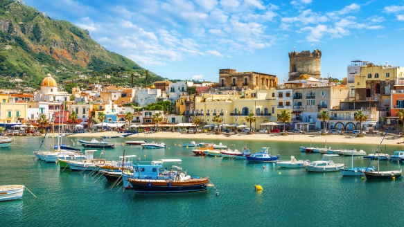 Erkunden Sie Ihren zauberhaften Urlaubsort Forio auf Ischia.