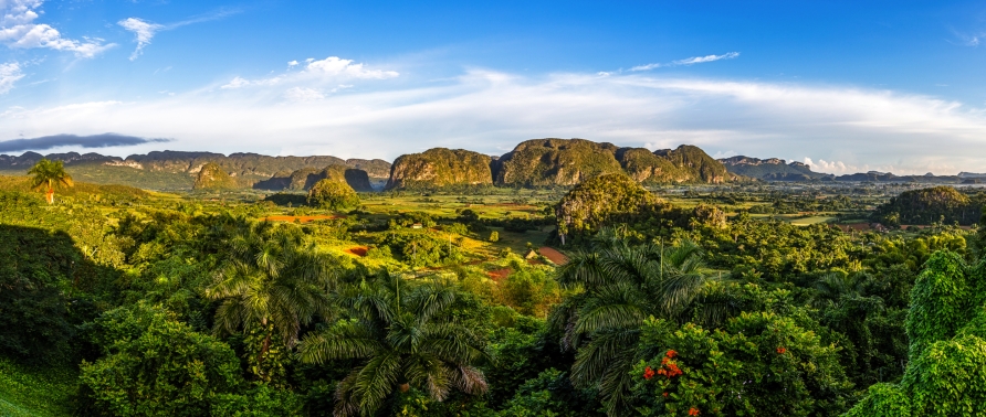 Das Tal von Viñales steht am Anfang Ihrer Rundreise und hält einen unvergleichlichen Panoramablick für Sie bereit.