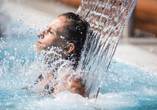 Die Jod-Sole-Therme bietet wohltuende Thermalbäder, vielfältige Saunamöglichkeiten und ideale Voraussetzungen für eine entspannte Auszeit.