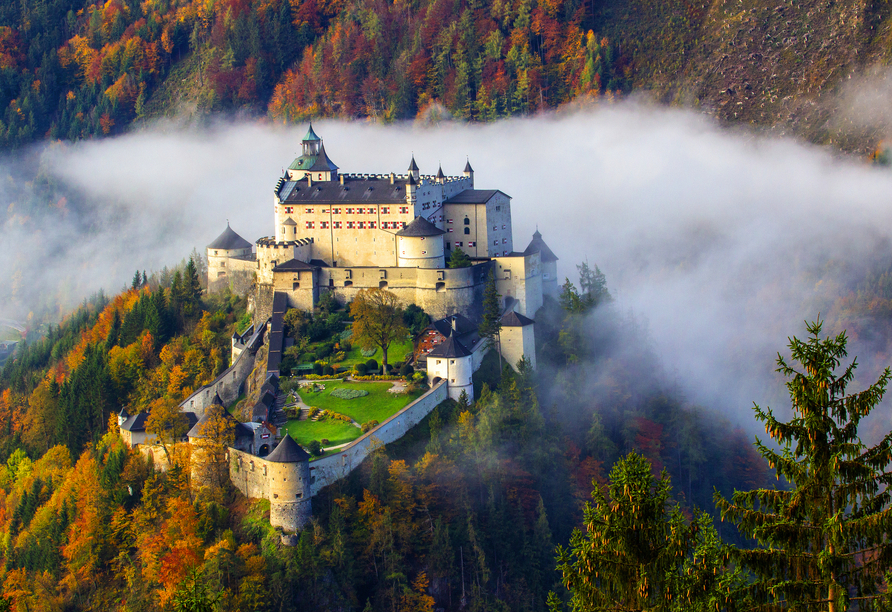 Lassen Sie sich von der Burg Hohenwerfen ins Mittelalter zurückversetzen.