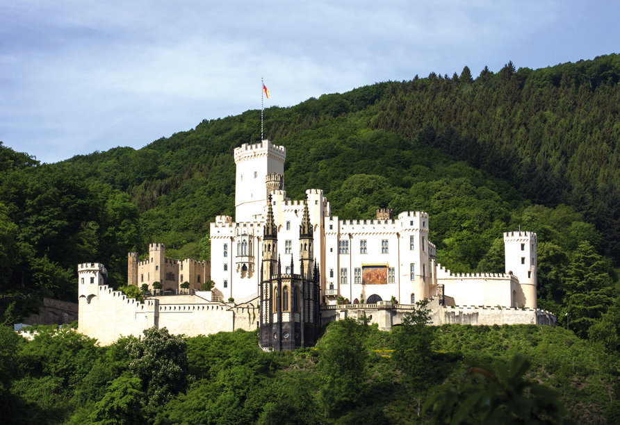 Das Schloss Stolzenfels bei Koblenz ist schnell erreicht.