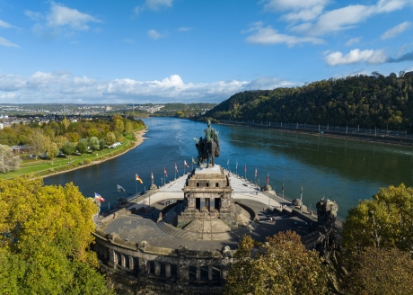 Am Deutschen Eck in Koblenz treffen sich Vater Rhein und Mutter Mosel.