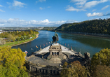 Am Deutschen Eck in Koblenz, wo die Mosel in den Rhein fließt, steht majestätisch das Kaiser-Wilhelm-Denkmal.
