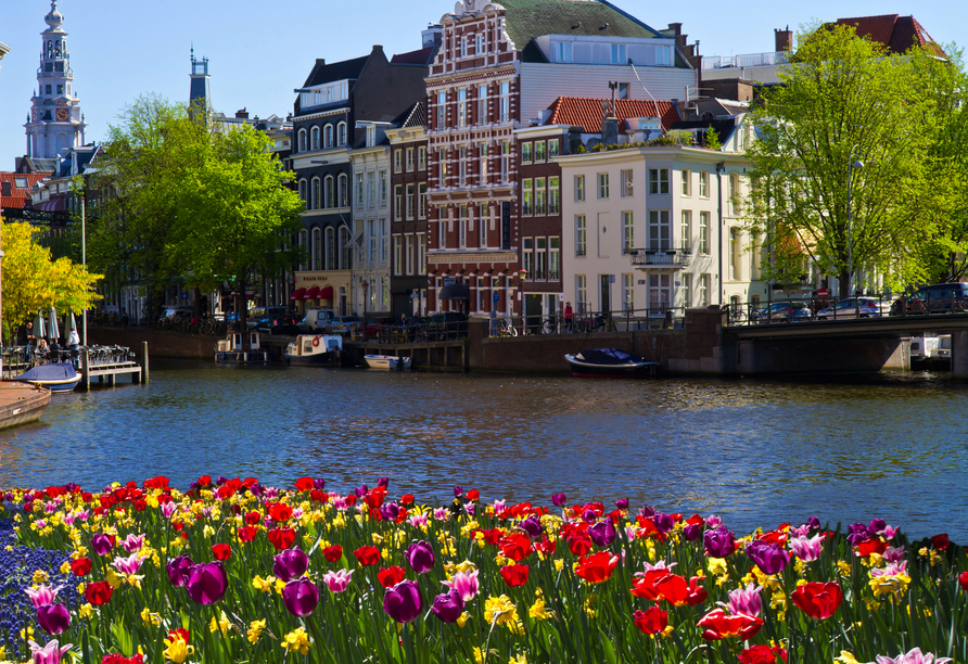 Bestaunen Sie in Amsterdam die pittoresken Gebäude in Amsterdam.