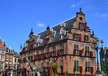 Bewundern Sie die eindrucksvollen Gebäude der Altstadt in Nimwegen.