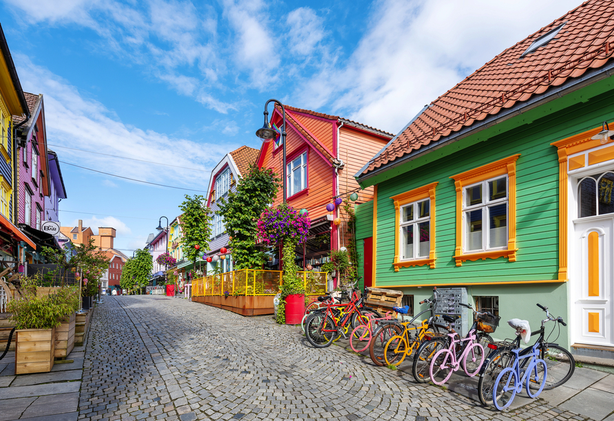 Flanieren Sie entlang der farbenfrohen Hausfassaden der Altstadt von Stavanger.