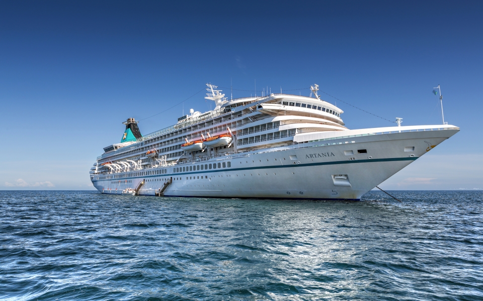 Artania ab/an Bremerhaven
