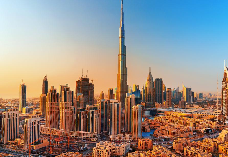 Der eindrucksvolle Burj Khalifa ragt über Dubai und ist ein beliebtes Fotomotiv.