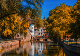 Im Herbst wird Straßburg in besonders schöne Farben gehüllt.