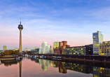 Der Düsseldorfer Medienhafen ist bekannt für architektonisch ausgefallene Gebäude.