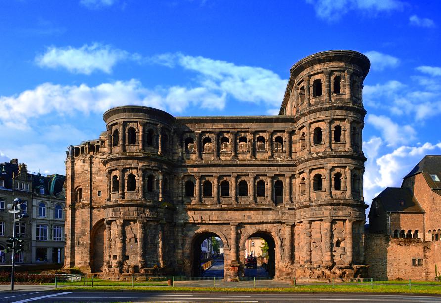Besuchen Sie die Porta Nigra: das schwarze Stadttor von Trier