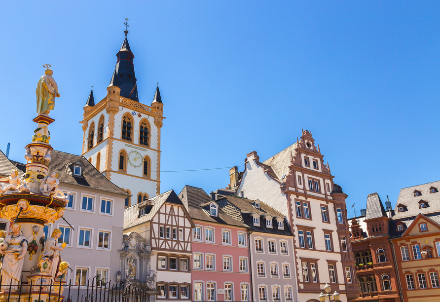 Schlendern Sie über den Hauptmarkt von Trier und bestaunen  Sie die Architektur der ältesten Stadt Deutschlands.
