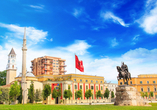 Der Skanderbeg-Platz in Albaniens Hauptstadt Tirana