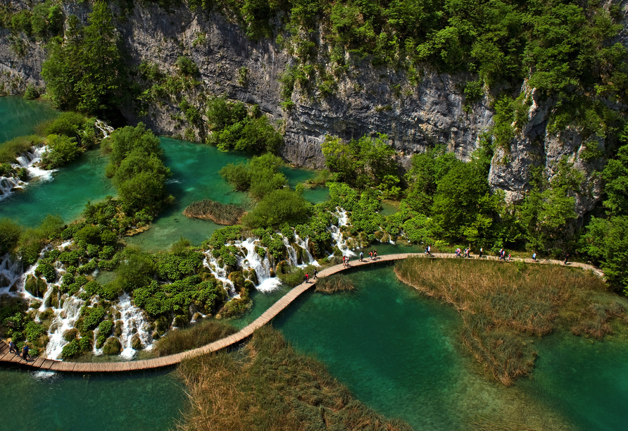 Ein wahres Highlight auf Ihrer Rundreise ist der Besuch des Nationalparks Plitvicer Seen.