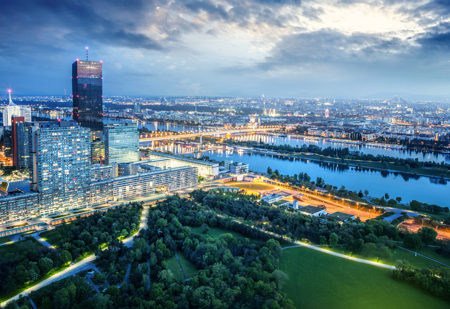 Die Skyline von Wien sorgt bei Nacht für eine besondere Atmosphäre.