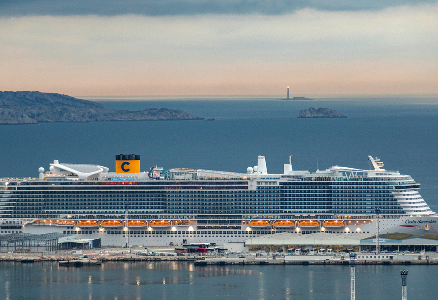 Ihr Schiff Costa Smeralda erwartet Sie bereits.