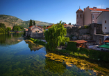 Trebinje in traumhafter Lage am Fluss Trebišnjica – die geschichtsträchtige Altstadt ist äußerst sehenswert.