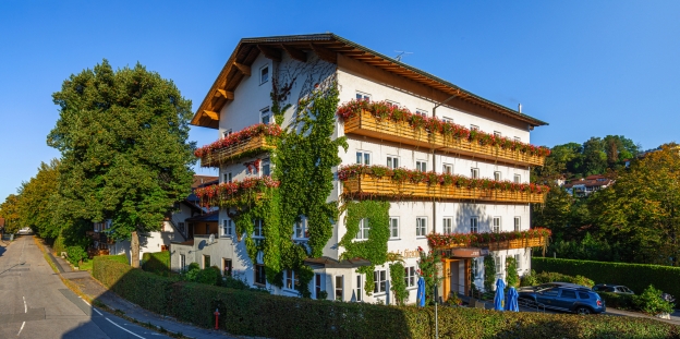 Das Hotel zum Hirschen heißt Sie in der malerischen Umgebung des Bayerischen Waldes willkommen!