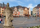 Schlendern Sie in Mainz über den belebten Marktplatz und durch die schöne Altstadt. 