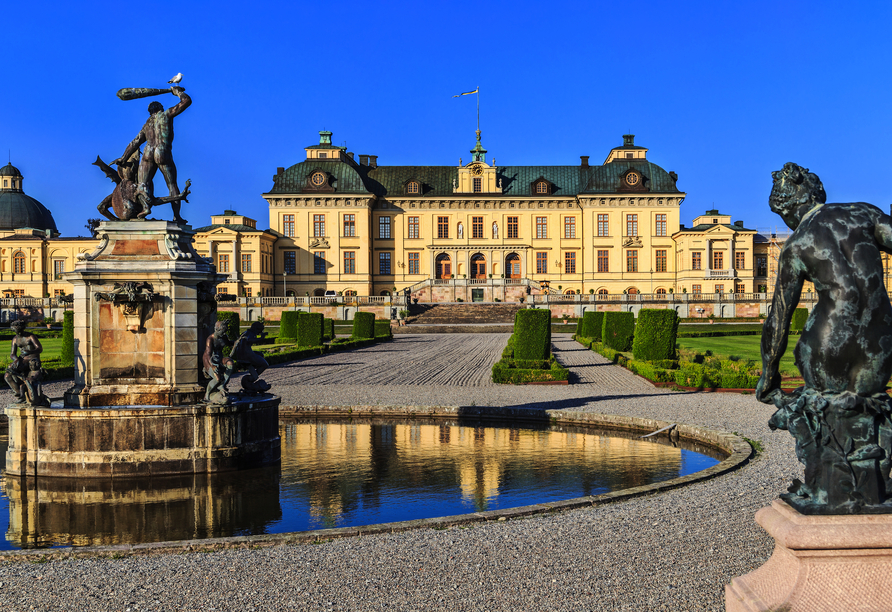 Besuchen Sie das beeindruckende Schloss Drottningholm in Stockholm.