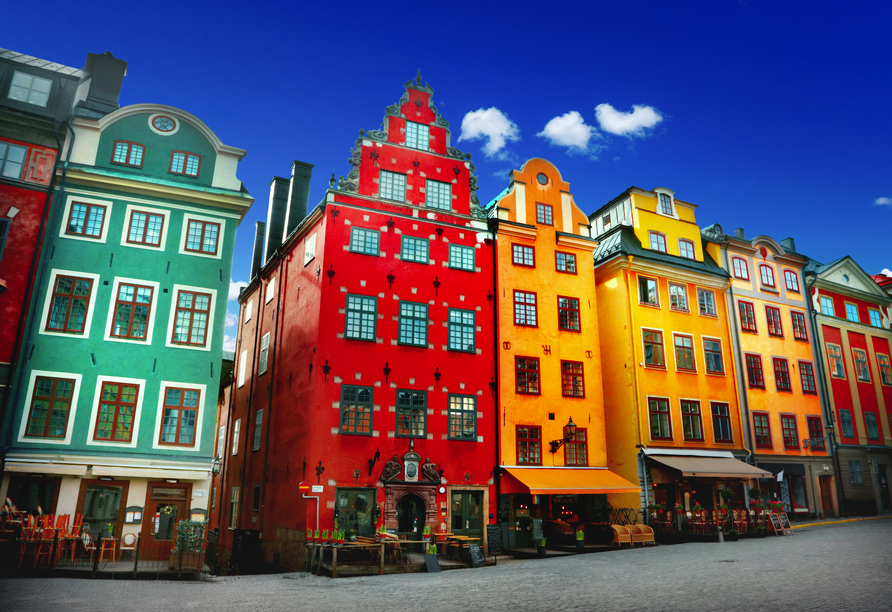 Bunte Fassaden schmücken die Straßen von Stockholm.