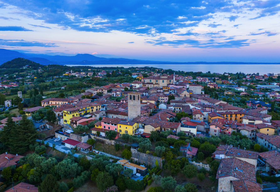 Blick auf die Stadt Manerba del Garda 