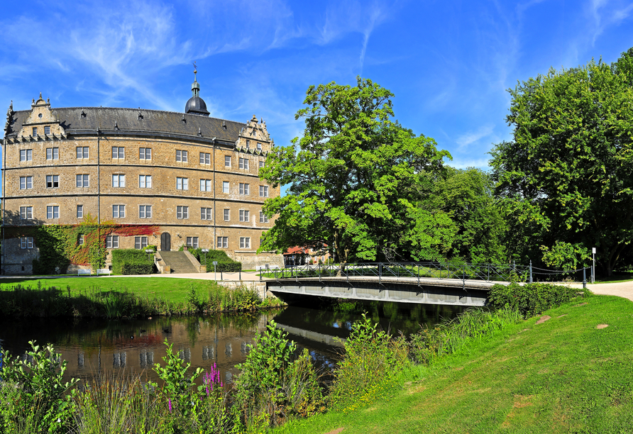 Besuchen Sie Wolfsburg mit dem gleichnamigen Schloss und der berühmten Autostadt.