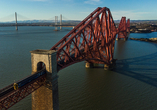 Besuchen Sie in South Queensferry die Forth Bridge - ein UNESCO-Weltkulturerbe - oder unternehmen Sie einen Ausflug nach Edinburgh.