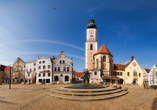 Panorama vom Marktplatz in Cham mit Brunnen und Kirche