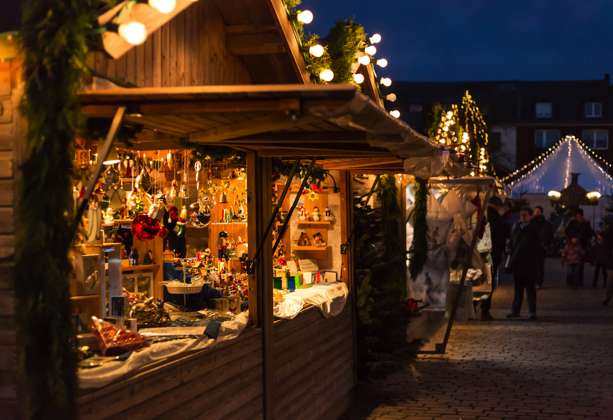 Tauchen Sie ein in die festliche Stimmung der Adventszeit und genießen Sie den Zauber der Weihnachtsmärkte.