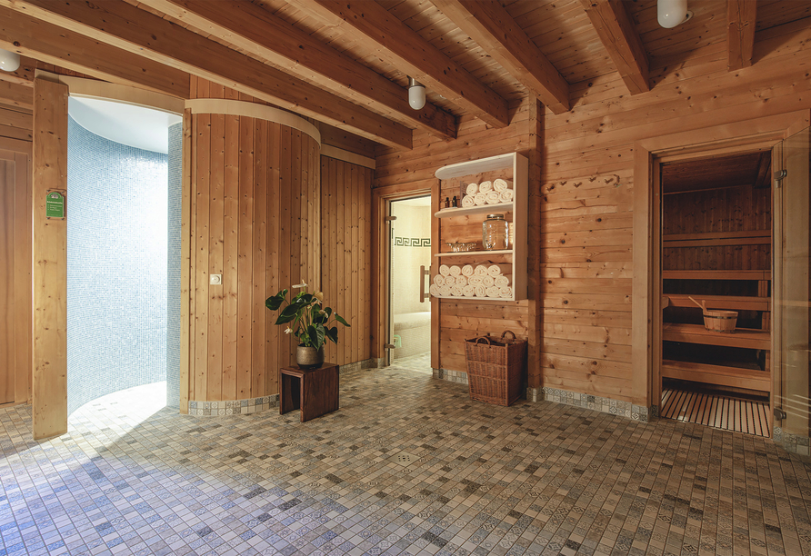 Freuen Sie sich auf Entspannung pur im Relaxbereich mit Finnischer Sauna.