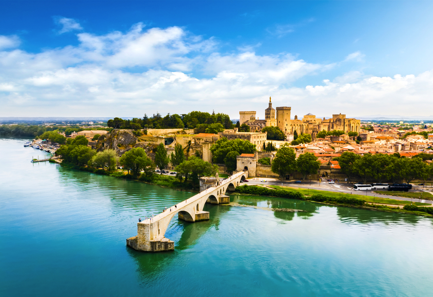Die berühmte Brücke Pont Saint-Bénézet in Avignon ist ein echtes Highlight der Rundreise.d.