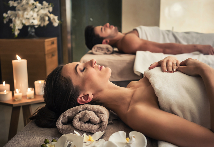 Lassen Sie sich bei einer Massage im Wellnessbereich des Hotels verwöhnen.
