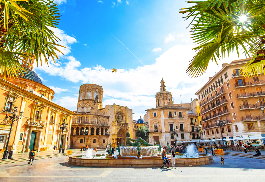 Bestaunen Sie die Kathedrale von Valencia.
