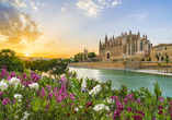 In Palma de Mallorca erfolgt die Einschiffung und Ihre erlebnisreiche Kreuzfahrt beginnt.