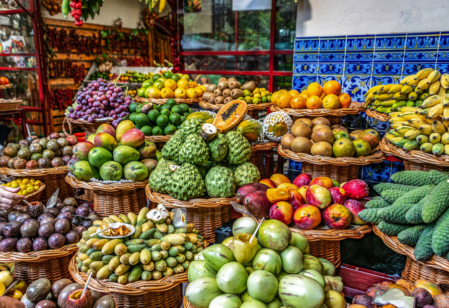 Exotische Früchte auf dem Markt in Funchal auf Madeira