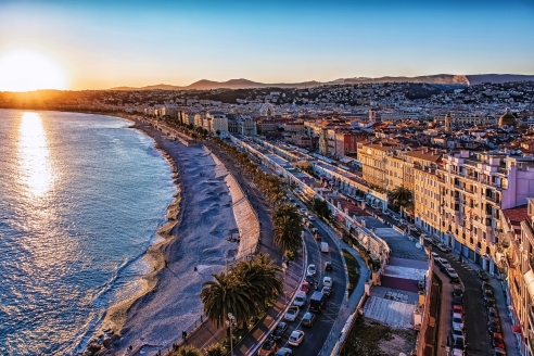 Besuchen Sie die traumhafte Promenade in Nizza.