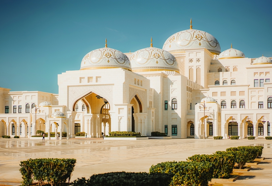 Bestaunen Sie den Präsidentenpalast Qasr al Watan in Abu Dhabi.
