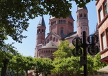 Besuchen Sie den Mainzer Dom – den ersten von drei romanischen Kaiserdomen.