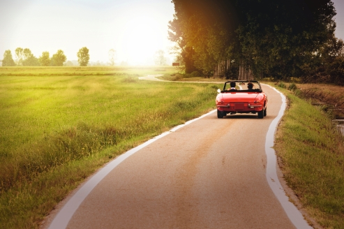 Mit dem Auto geht es auf eine abwechslungsreiche Reise durch die schönsten Landschaften Süddeutschlands – vom Schwarzwald bis ins Allgäu.