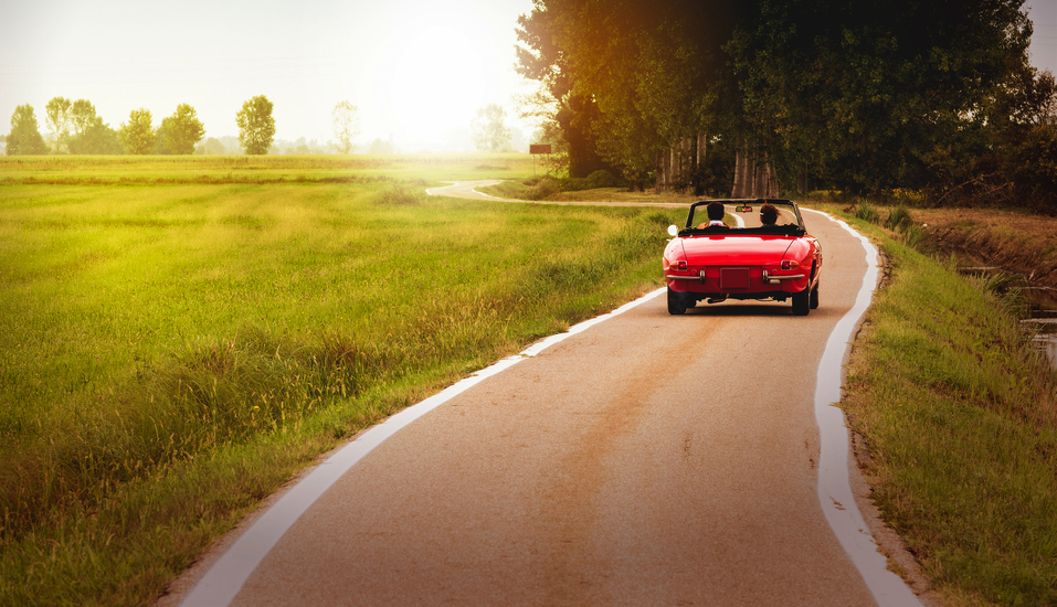 Mit dem Auto geht es auf eine abwechslungsreiche Reise durch die schönsten Landschaften Süddeutschlands – vom Schwarzwald bis ins Allgäu.