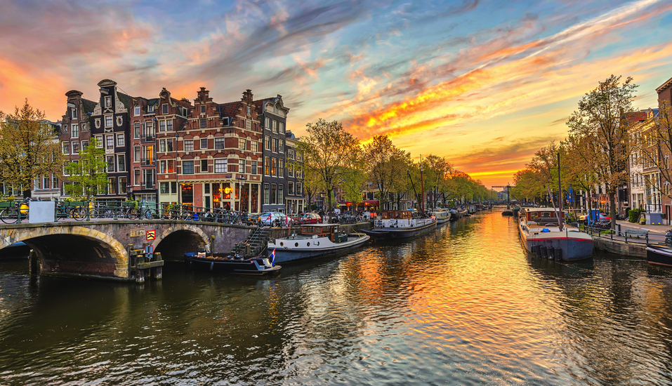 Durch die lange Liegezeit in Amsterdam können Sie auch den herrlichen Sonnenuntergang in der Stadt genießen.