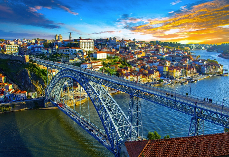 Spazieren Sie über Portos bekannte Brücke Ponte Dom Luís I.