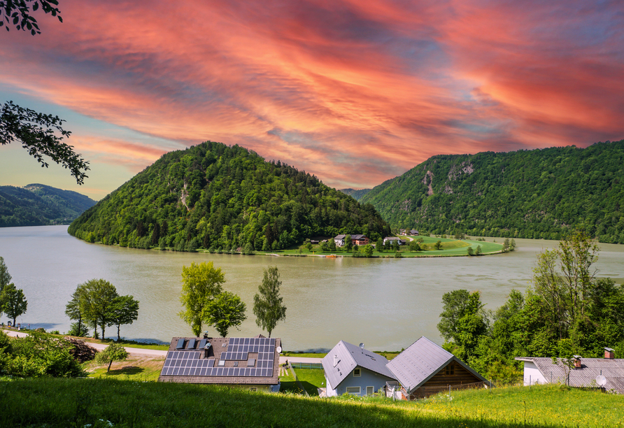 Gleich zu Beginn Ihrer Reise erleben Sie die beeindruckende Landschaft an der Donauschlinge Schlögen.
