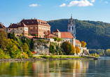 Dürnstein mit der markanten Klosteranlage liegt in der zauberhaften Wachau. 