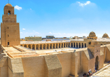 Bestaunen Sie die große Moschee von Kairouan.