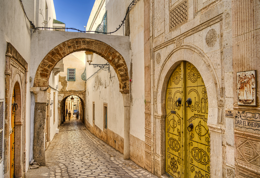 Auch die Hauptstadt Tunesiens, Tunis, werden Sie während Ihrer Reise kennenlernen.
