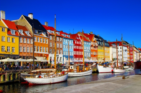 Besuchen Sie das berühmte Viertel Nyhavn in Kopenhagen.